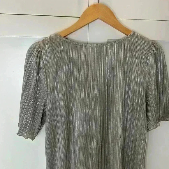 Ann Taylor Medium blouse metallic - Picture 9 of 10